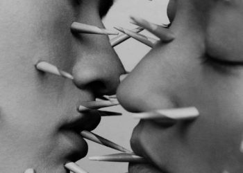 Đối Đãi Ở Đời – Tiến Hay Lùi, Hành Động Hay Im Lặng