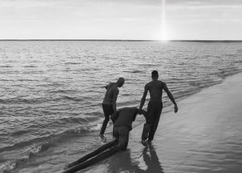 CHUYỆN CÂY CỘT ĐIỆN VÀ ‘VÔ THỨC TẬP THỂ’