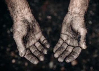 ĐẦU NGHĨ, TAY LÀM