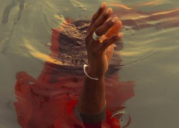 BÀN VỀ SỰ CĂNG THẲNG VÀ KỲ VỌNG NGẦM