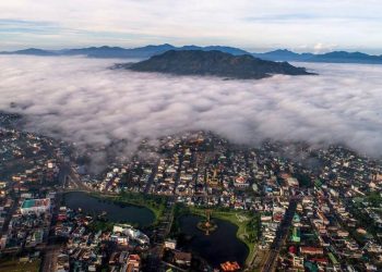 CỐC NƯỚC NHỎ VÀ CƠN SÓNG THẦN