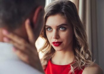 4 THỬ THÁCH KHI YÊU NGƯỜI ĐẸP