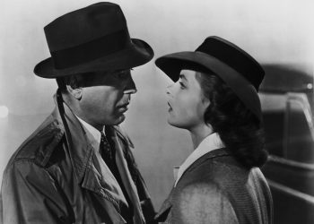 NHỮNG NGƯỜI CHỈ CÓ THỂ NÓI ‘TÔI YÊU EM’ KHI CẬN KỀ CHIẾN TRANH